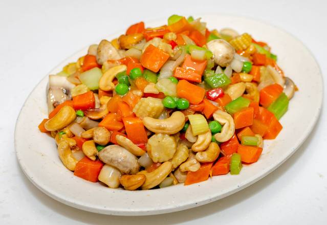 33. Diced Vegetables Stir-Fried with Cashew Nut and Peas 彩虹素丁炒腰果